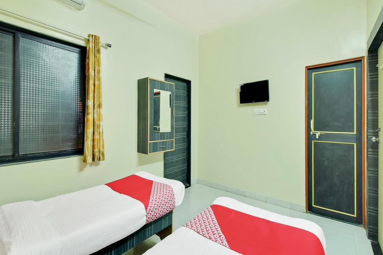 Oyo Flagship 48365 Hotel Shiva'S Castle Chalisgaon Habitación foto