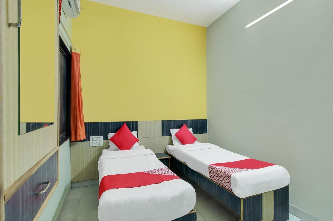 Oyo Flagship 48365 Hotel Shiva'S Castle Chalisgaon Habitación foto