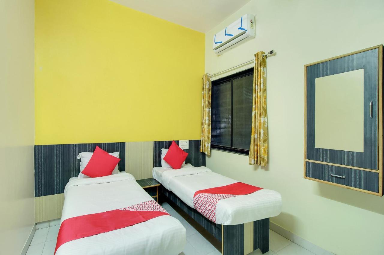 Oyo Flagship 48365 Hotel Shiva'S Castle Chalisgaon Exterior foto